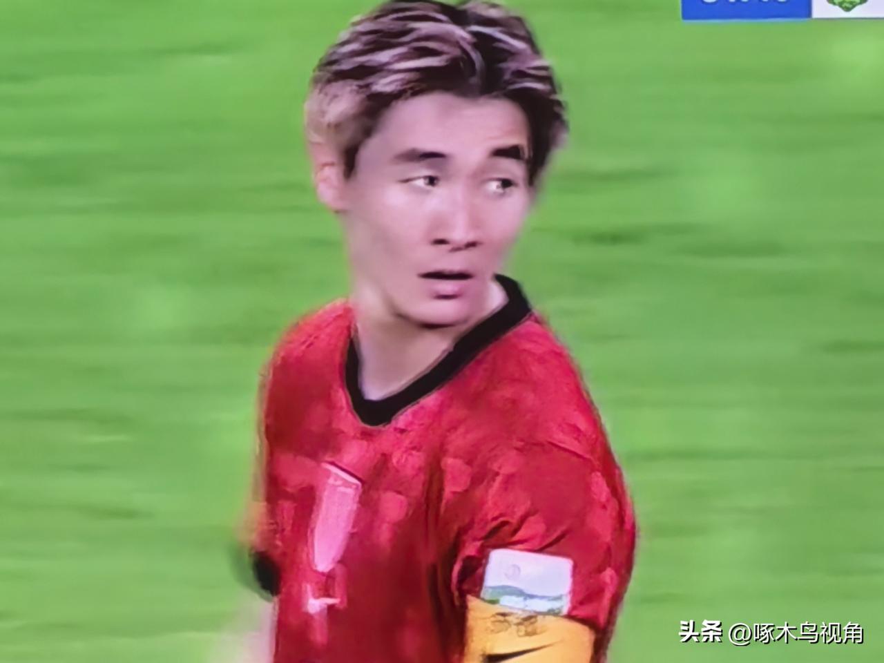 黑粉别再说韦世豪一无是处了。当今中国足坛，被拿出来和武磊比最多的人就是韦世豪。他