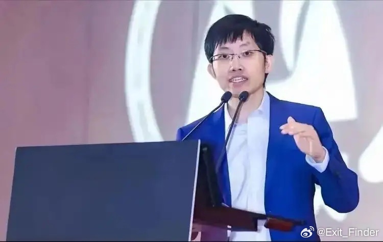 任正非和梁文峰，像两个“国运级”英雄：一个为国守门，一个为国开门。任正非胸怀宏大