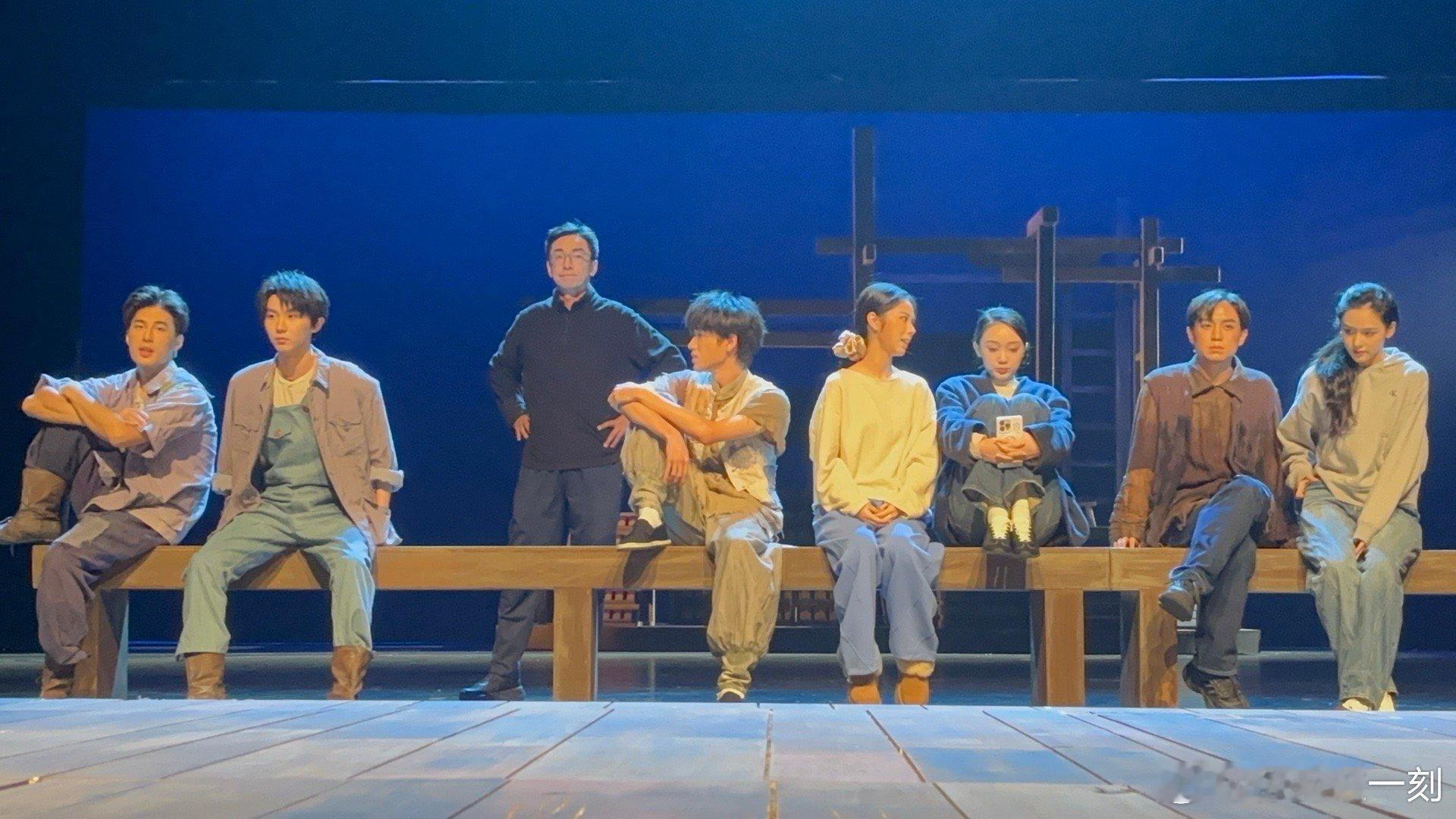 由中央戏剧学院表演系主任王鑫导演，2022级话剧影视表演本科班毕业演出剧目《四川