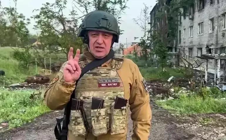 俄罗斯透漏了一个爆炸性的消息！瞬间让世界捏了一把汗！

俄罗斯总统亲自把部署在白