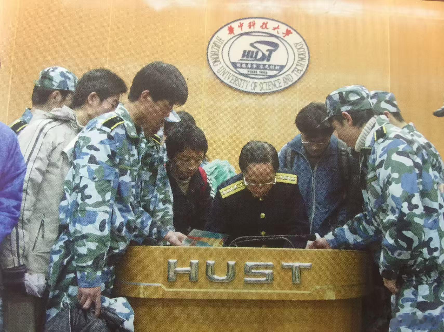 那些不愿躺平的朋友，应持续放大个人IP价值，打造自己的护城河。去应对未来不断变化