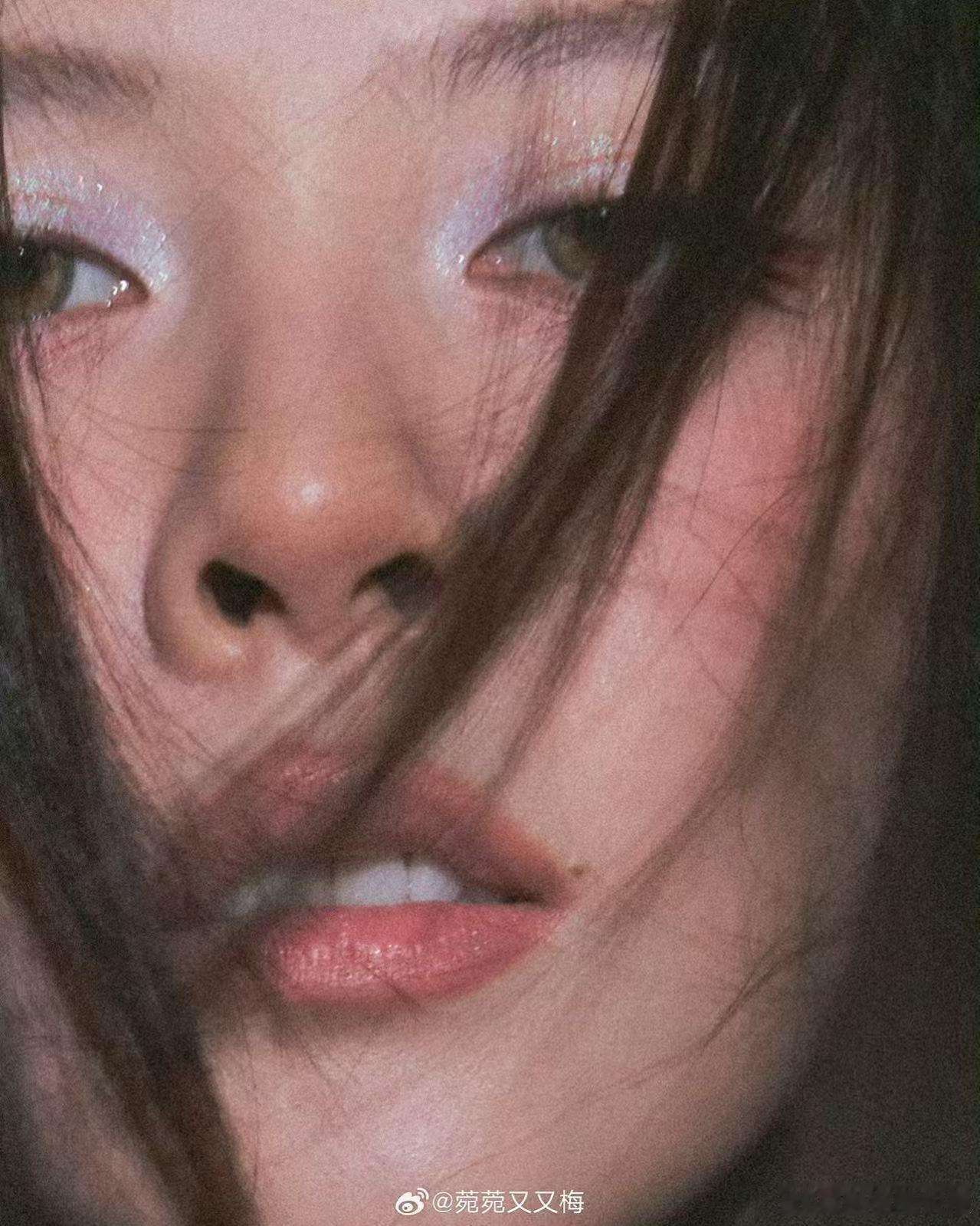 宋妍霏焊死在舞台上宋妍霏这舞台值得反复刷！青春芒果夜上，《奔跑女孩》《无乐不作》
