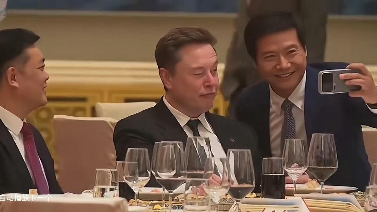 你眼里的明星可能也是别人的小迷弟小迷妹。 雷总怎么还不发微博马斯克：你好，让我先