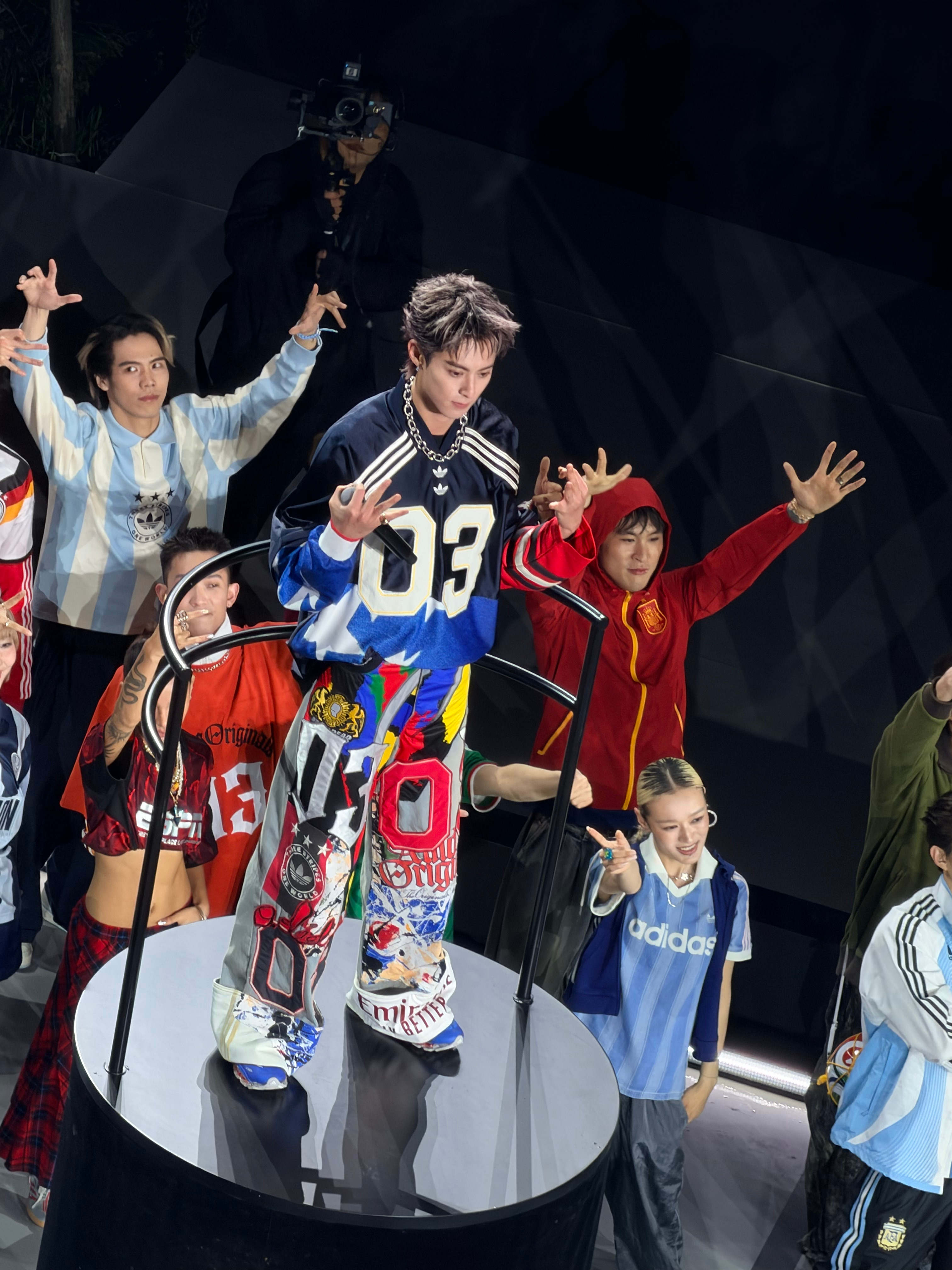 我勒个在上海见到王鹤棣了 