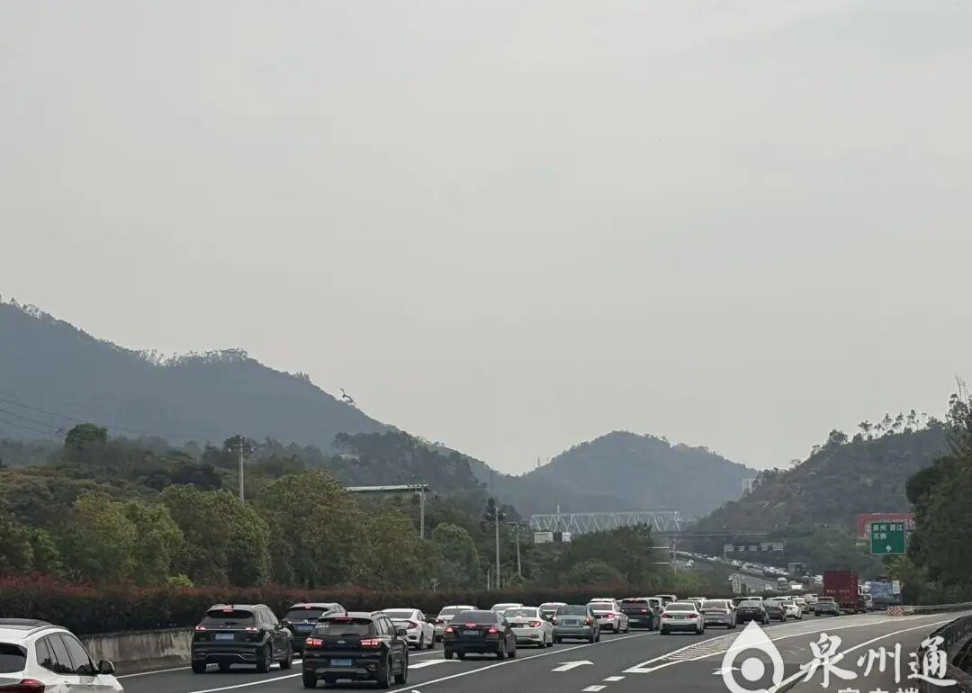 【清明泉州返程高峰已至！交警发布提醒：出行请提前规划路线！】清明假期接近尾声，目