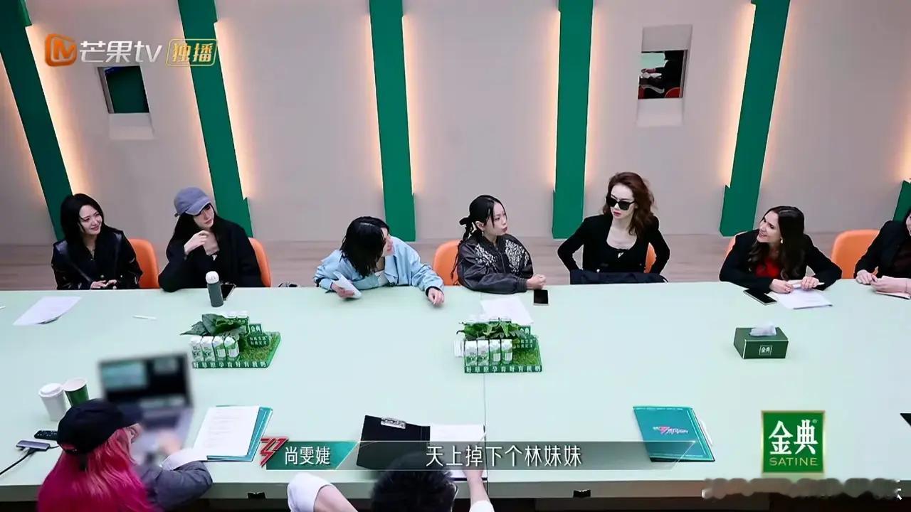 尚雯婕，就是这么大气。队长大秀，尚雯婕出力最多，帮法国姐姐学戏曲，结果法国姐姐票