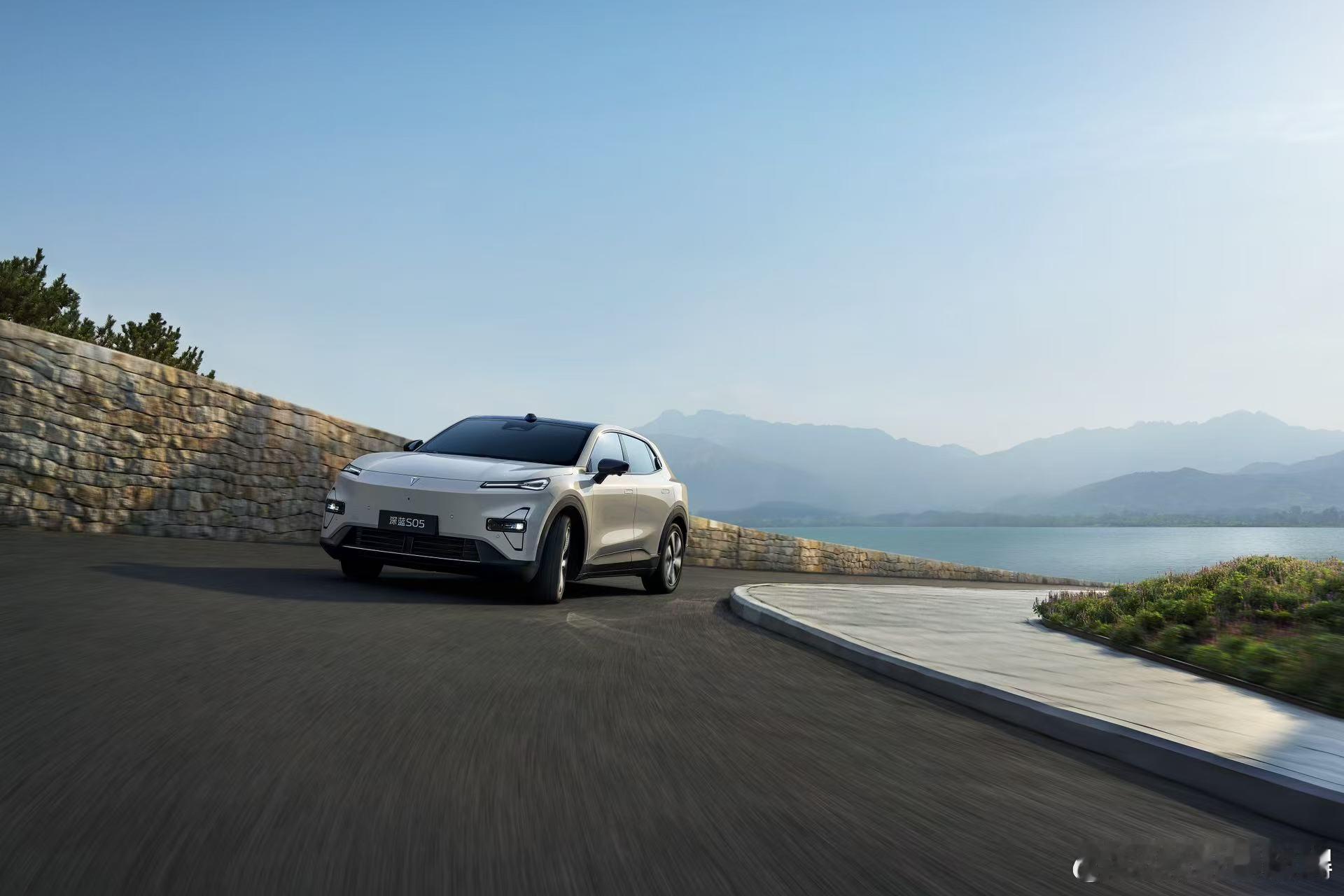 深蓝S05获3月新能源紧凑型SUV销量第一 ，全国月销16881辆，今年3月国内