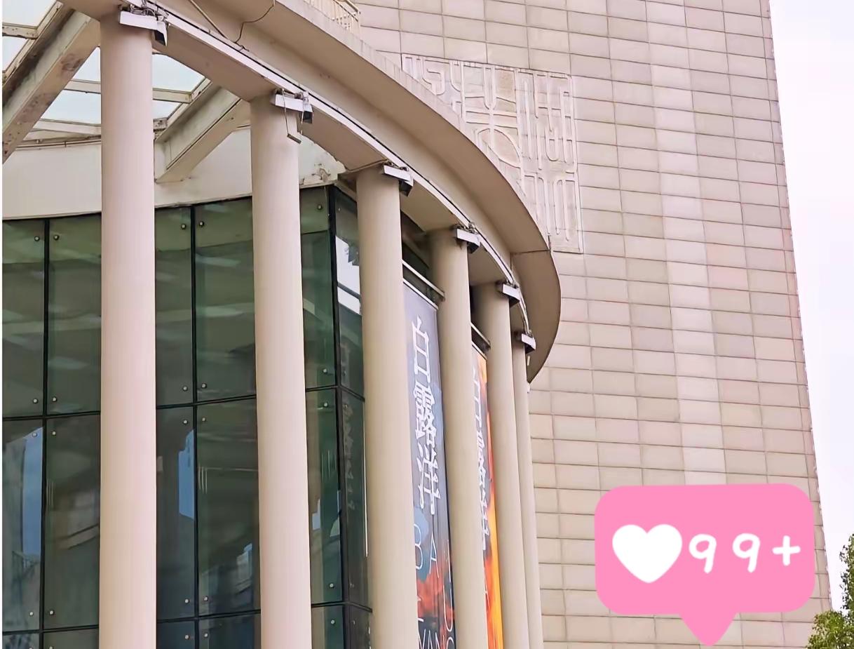 这把火，烧得太有“灵性”了!
湖北美术馆走水，既没惊扰价值连城的艺术品，也没波及