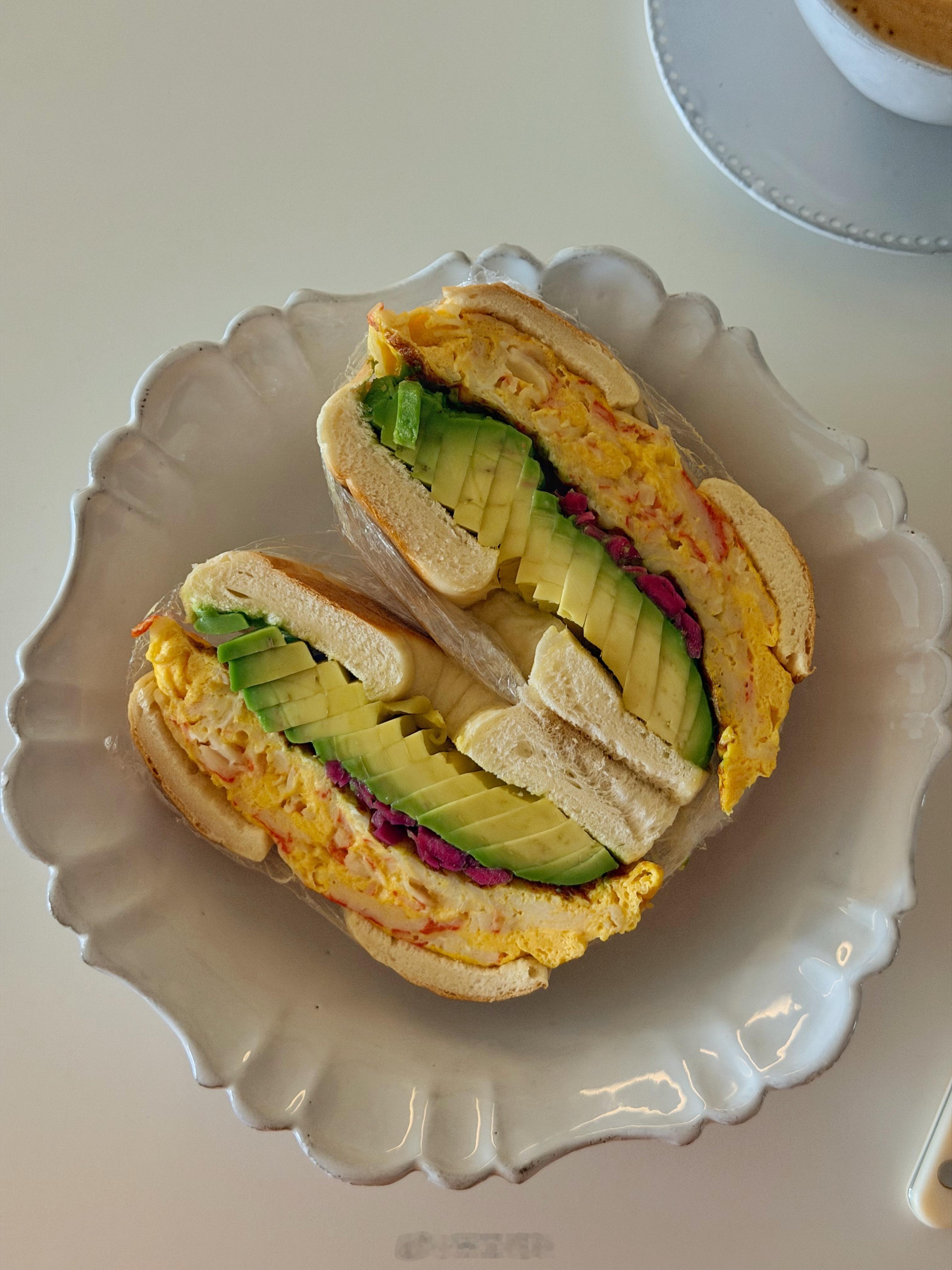 最近的早餐无花果奶酪欧包真好吃呀 