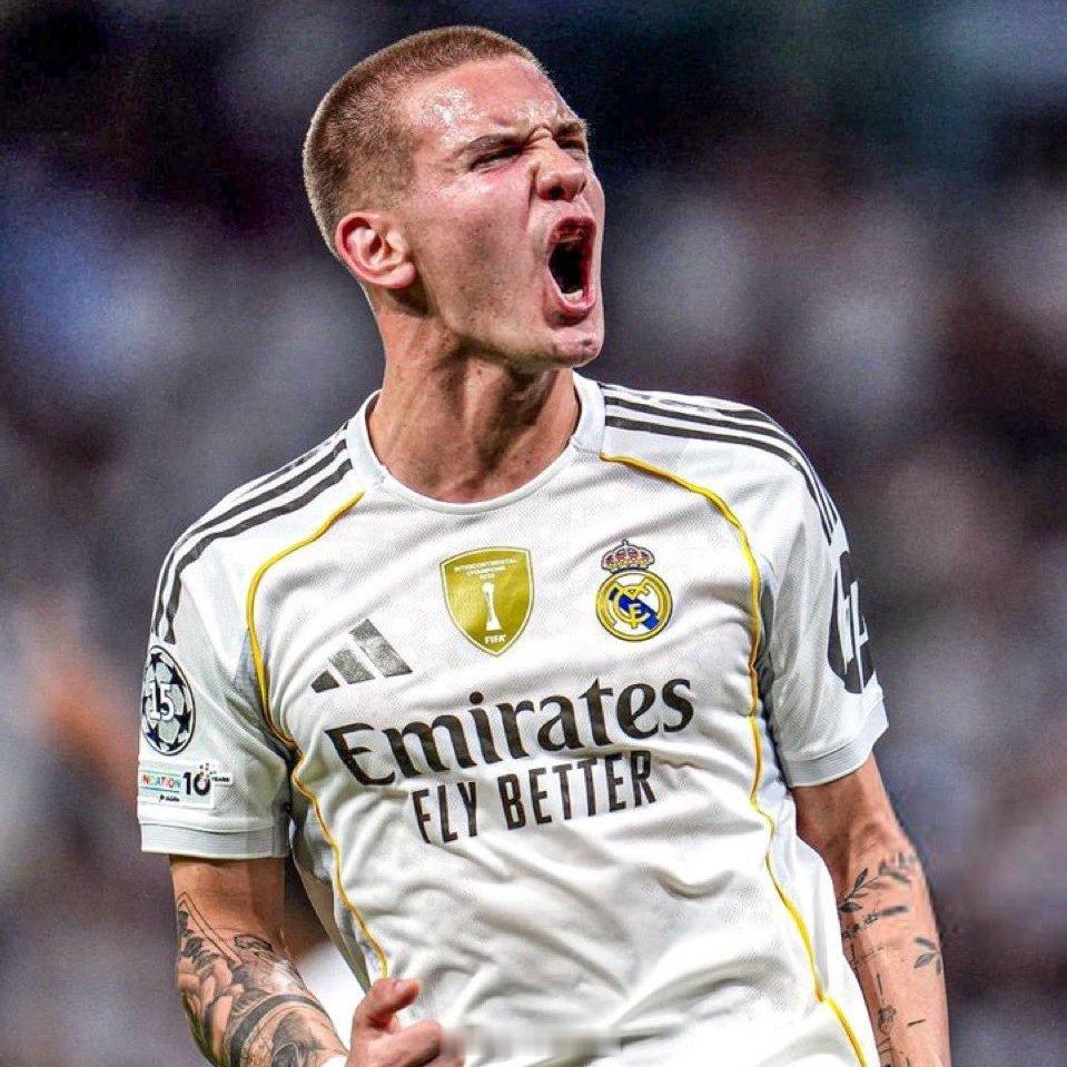 👦👦进球后怒吼的画面是一样的😄阿根廷国青队友马斯坦托诺和阿基诺今天双双进球