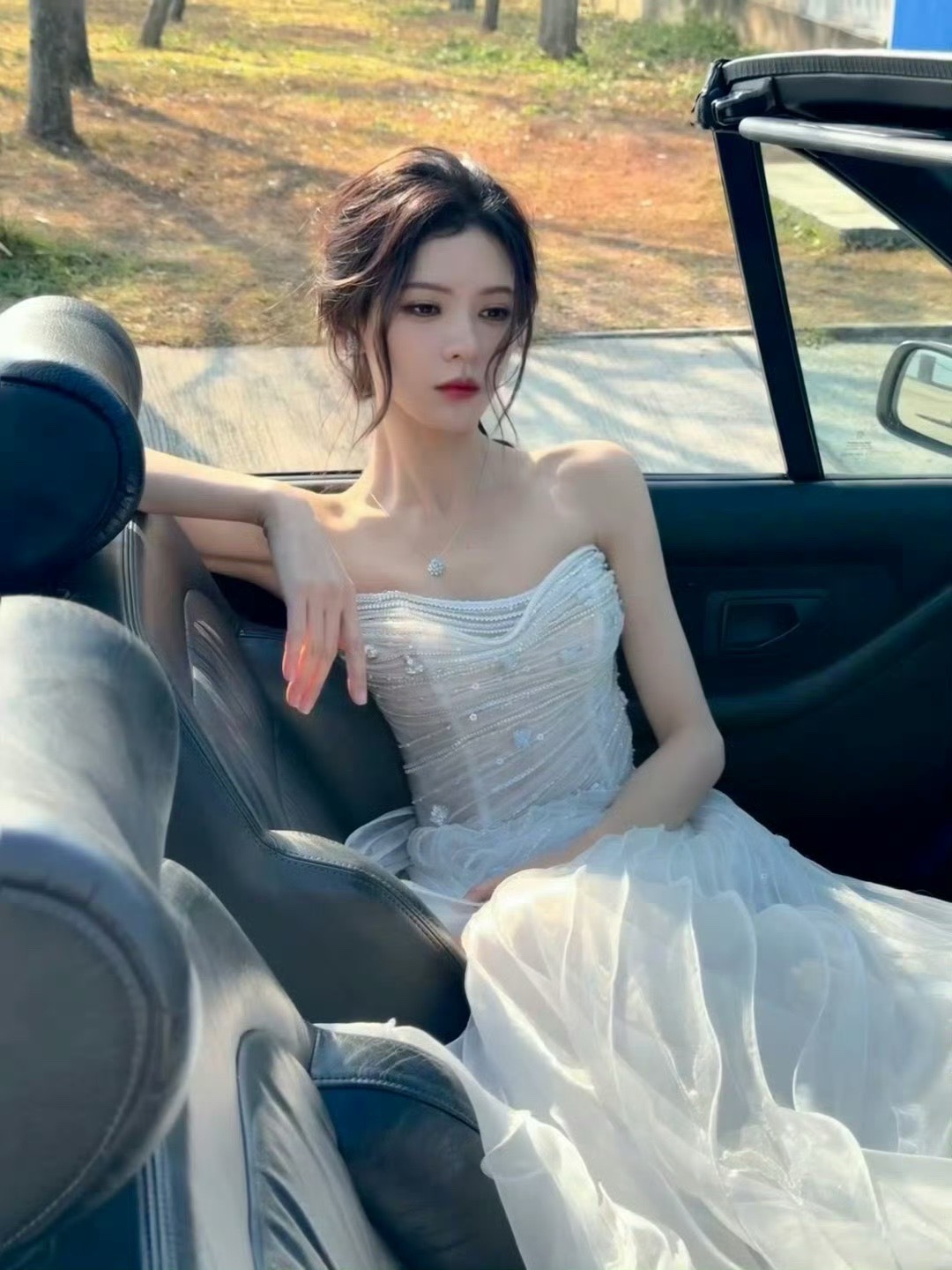 张予曦 在逃千金 啊啊啊这个在逃千金真的美到我的心巴上了啊！[哇][哇][哇]白