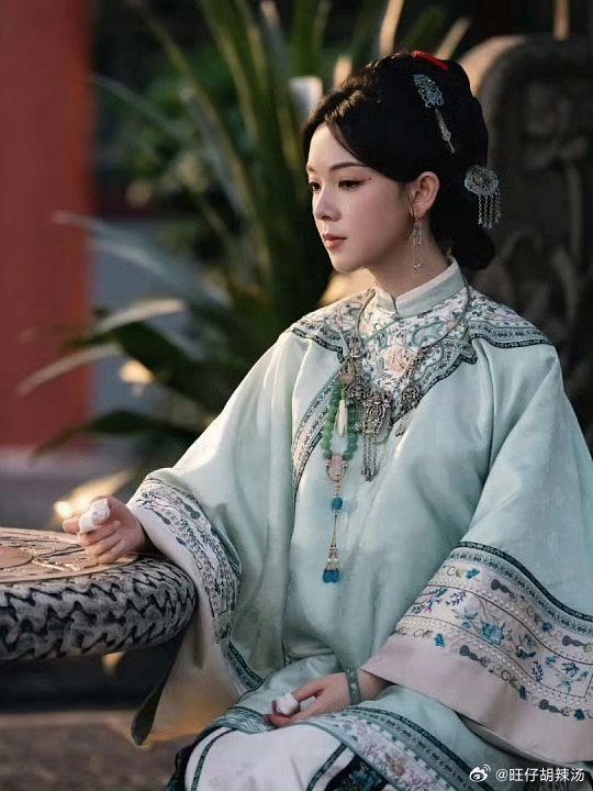 瑶瑶就是仙姑本姑吧妈生建模脸的权威无须多言真的好美好清冷陈瑶霍仙姑淡极生艳