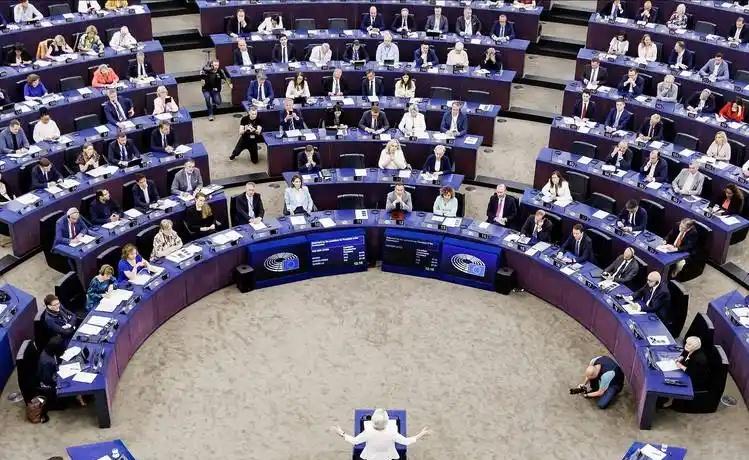 有2100亿欧元的俄罗斯资产，自三年前战争爆发以后被一直冻结在布鲁塞尔的欧洲清算