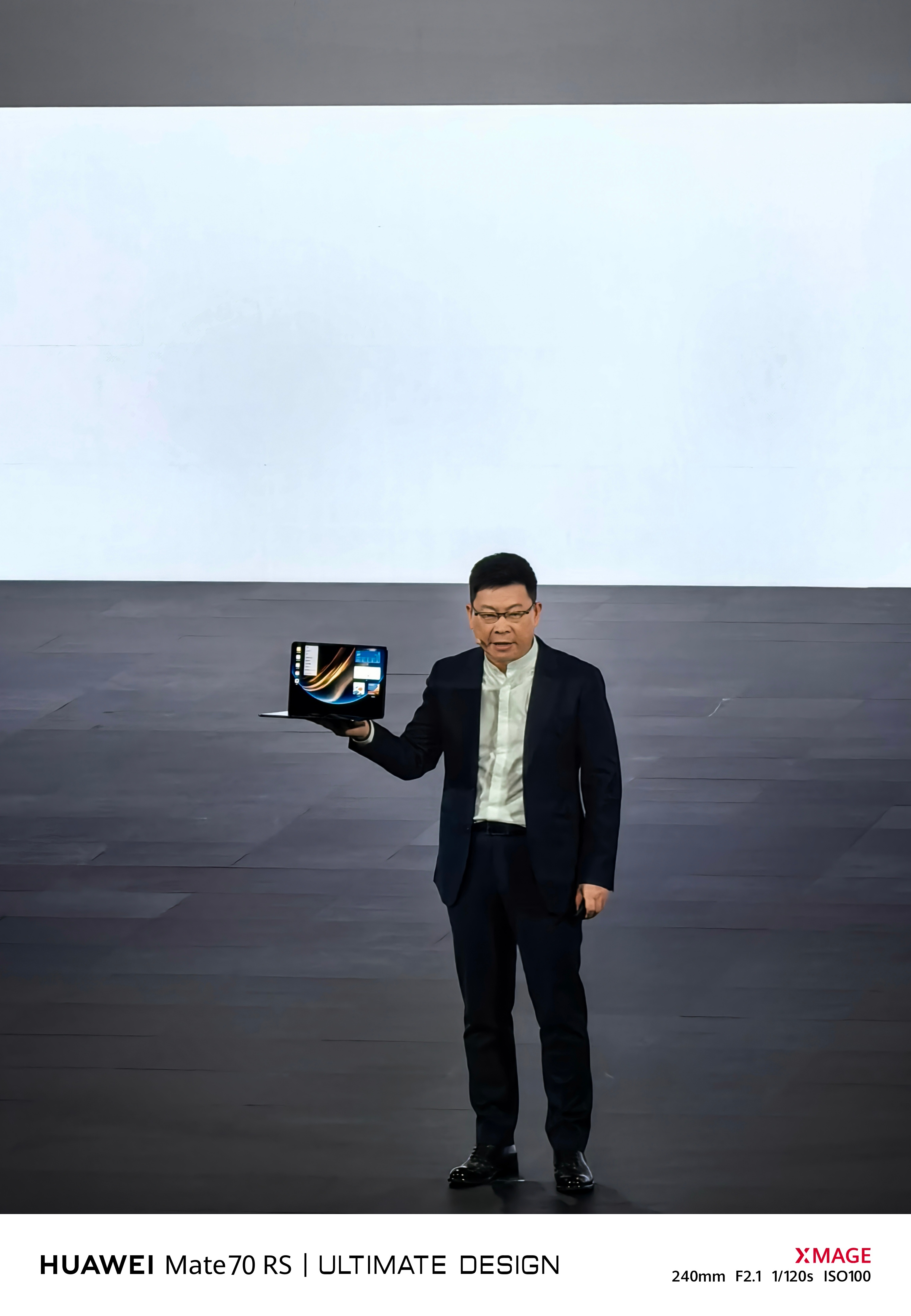 华为发布会它来了，它来了，不仅搭载纯血鸿蒙而且还能折叠，全球首款鸿蒙折叠PC正式
