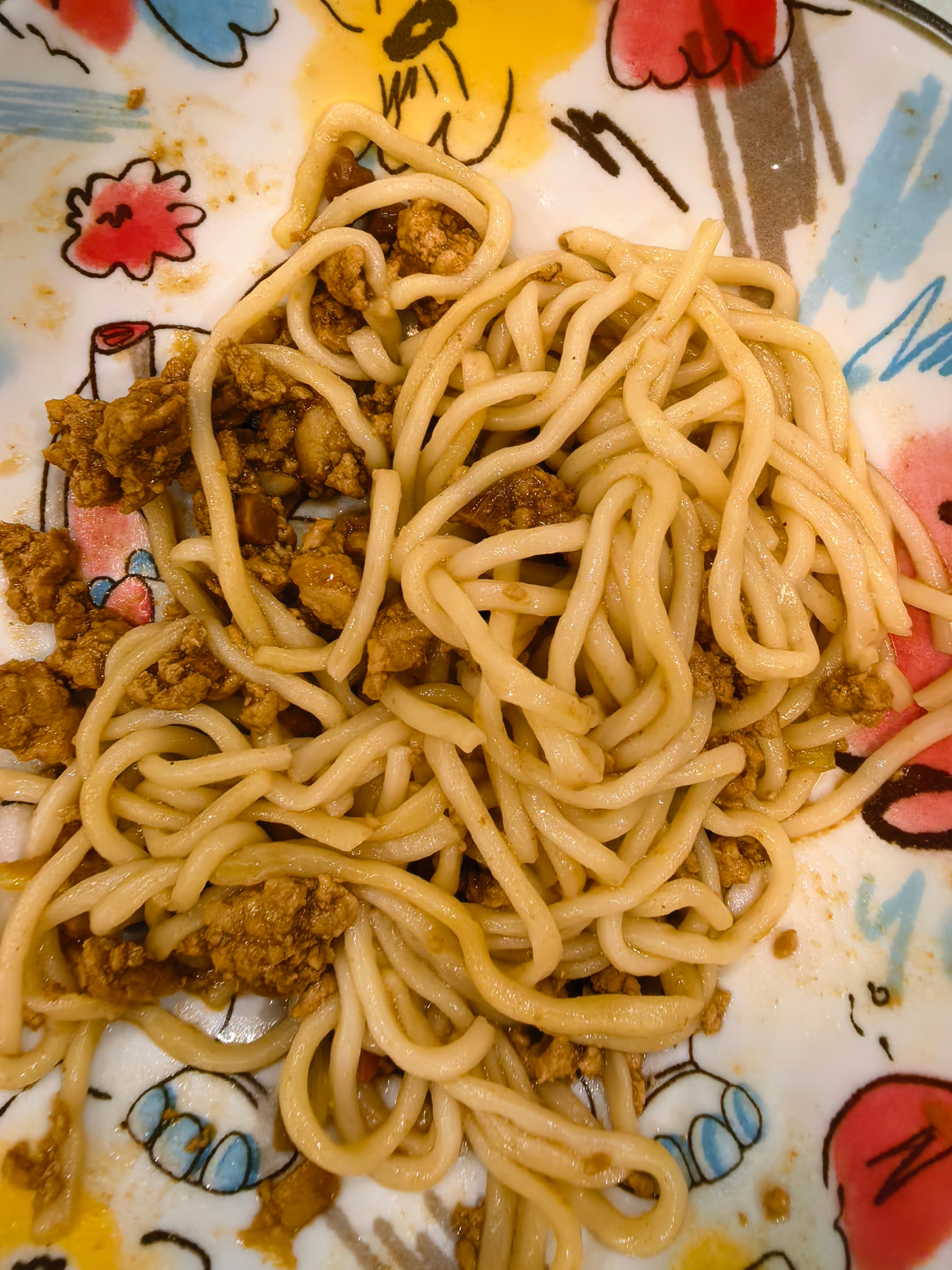 早起炸酱面，剁肉不敢大声剁，怕吵到邻居，肉块有点大了[偷笑]好在也是吃饱了 ​​