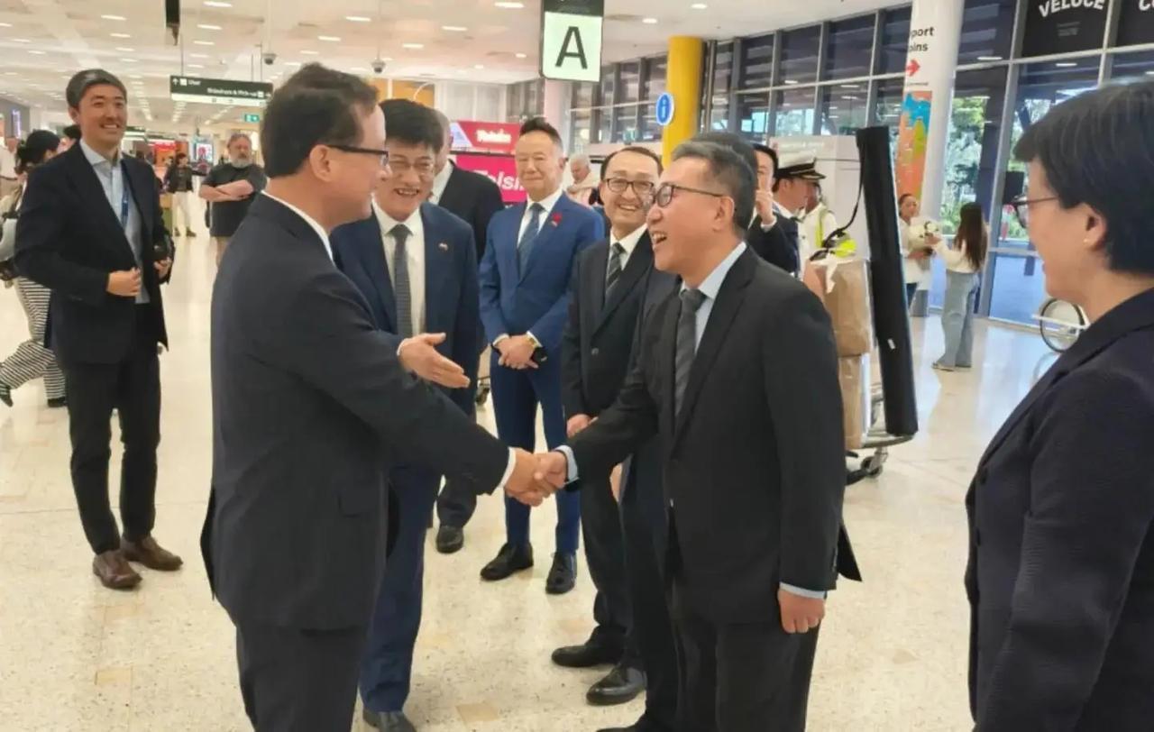 传闻正式落地，澳大利亚最害怕的事还是来了。
 
8月24日下午，刘劲松乘国航航班