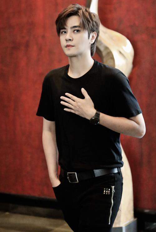 46岁罗志祥在家中猝死？经纪人回应，据晚报报道，近日有传闻称罗志祥在家中猝死。