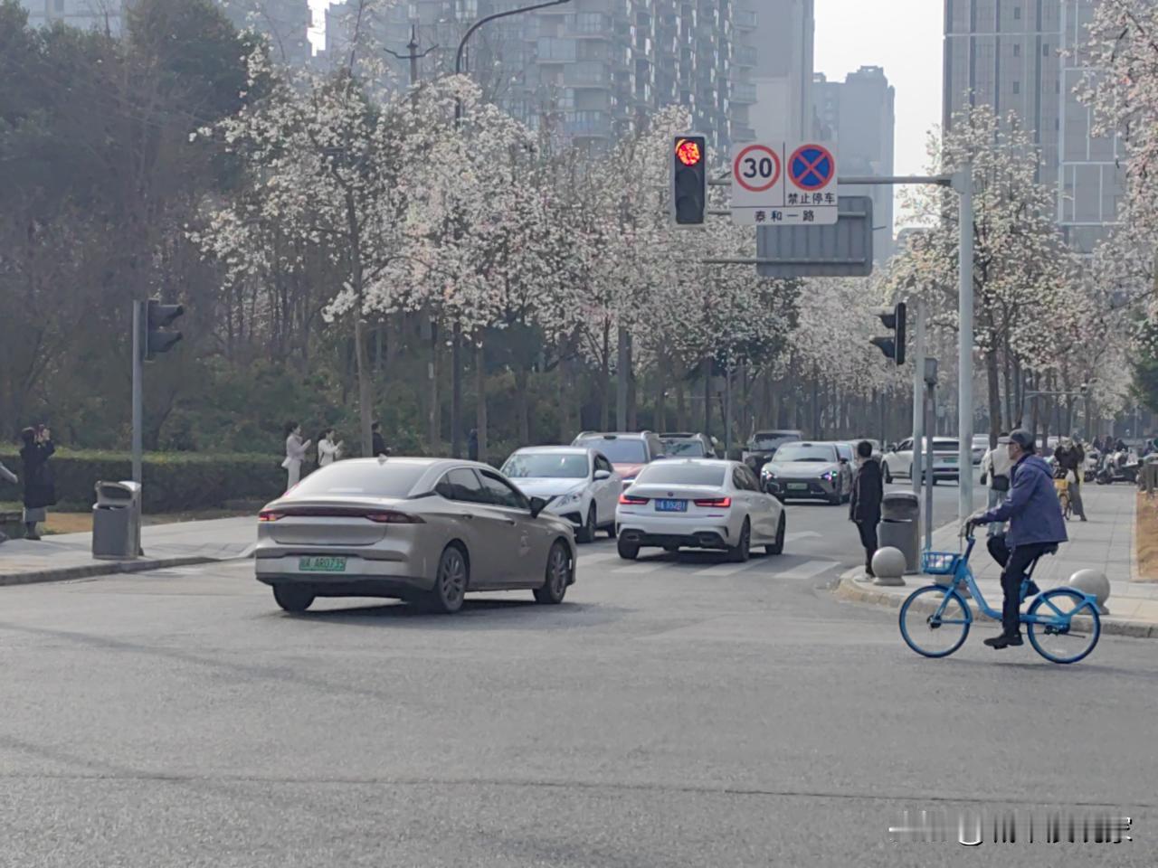 谁说成都是空城？春节到处都是人，特别是景区景点，商场里也是密密麻麻，吃饭的都排队