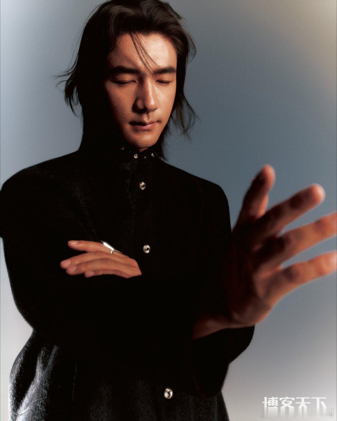 每次看此沙演戏，都觉得他把魂放进角色里了。那张脸既有故事感又有留白，光是眼神就够