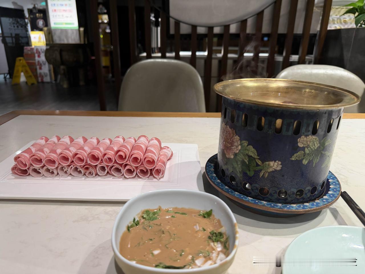 光盘东来顺
北京大运河龙舟嘉年华比赛尾声风雨来袭，我直接放弃了晚上的金龙巡游。