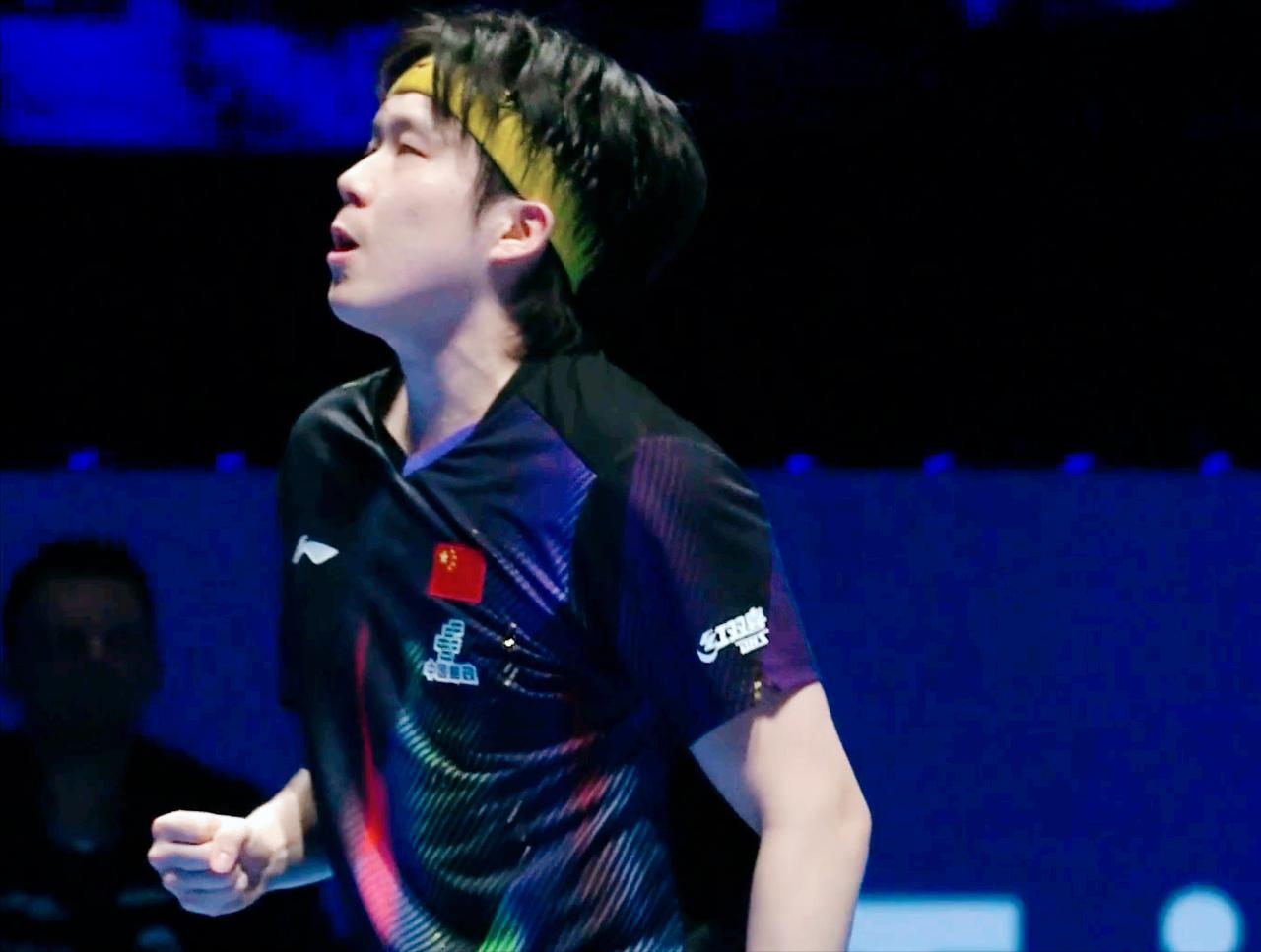 我去！王楚钦错过5个赛点，终于4:2拿下了！

王皓急了！不要瞄，直接出手！
侯