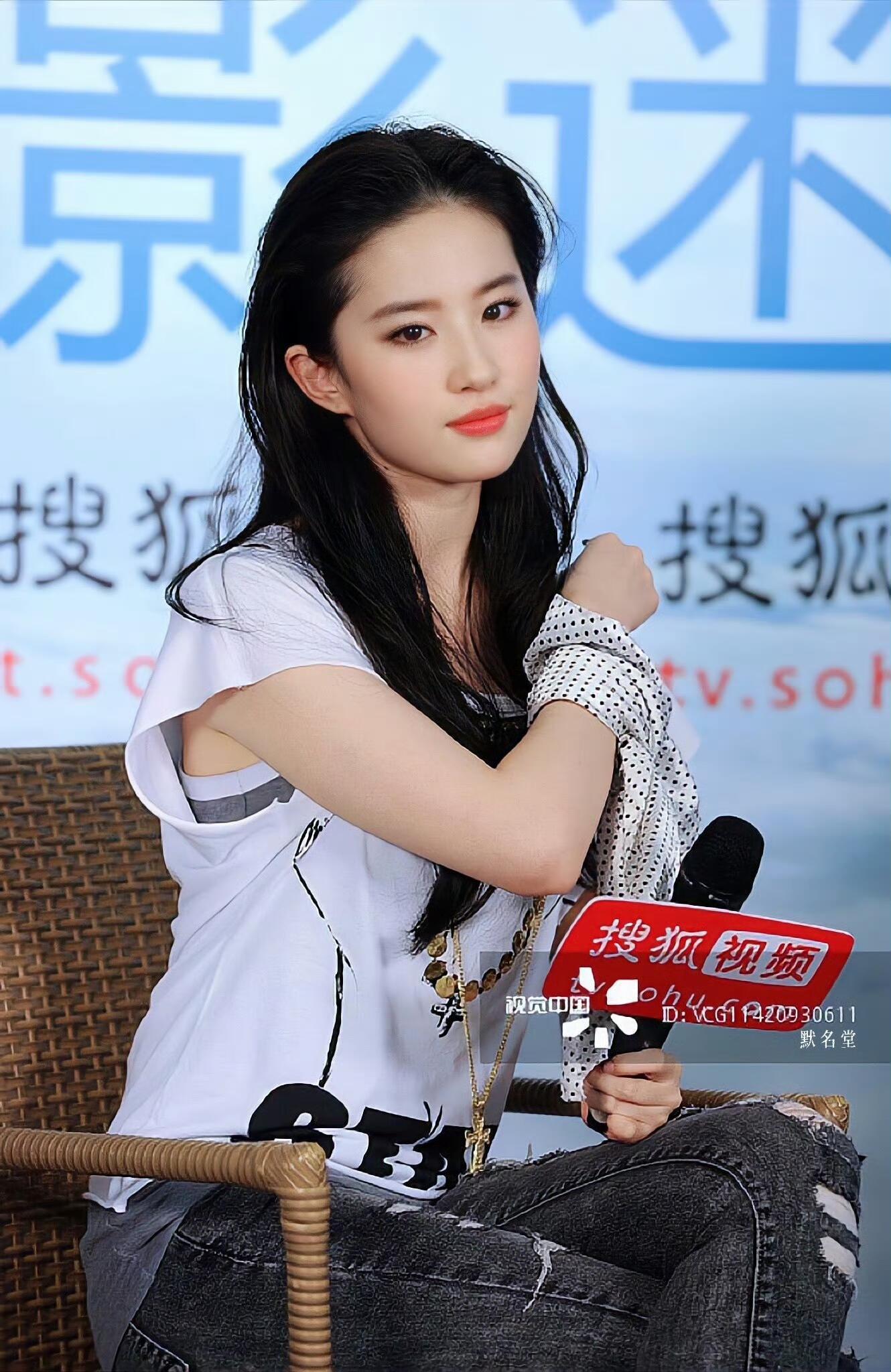 普普通通的采访怎么都这么好看 