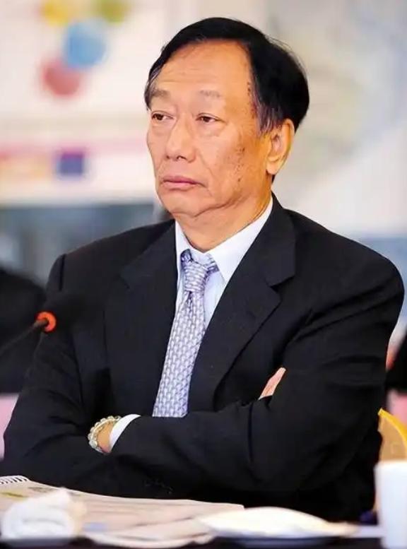 近来，郭台铭在接受媒体采访时掷地有声地抛出一番话：“没有大国支持的政权注定会沦为