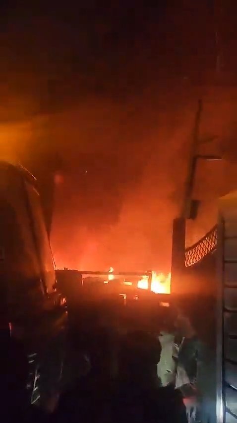 印度发生一起神奇而又悲剧性事故，警方在提取缴获的爆炸物时发生爆炸。已造成多人死亡