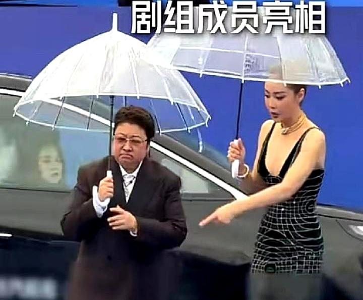 北京电影节红毯被大雨浇透，韩红这波操作直接让我路转粉了！
 

2026年4月1