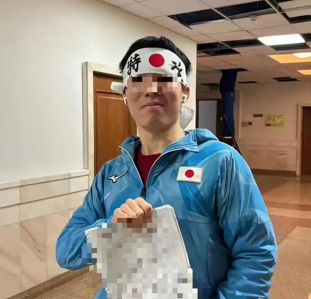 中国留学生披旭日旗事件，有几个容易忽视的点。第一：他走到今天这一步，绝非一时冲动