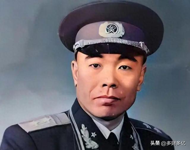 曾泽生起义后全家被抓，蒋介石下令处决，滇军同乡调重兵包围宪兵团强行劫狱。
 
1
