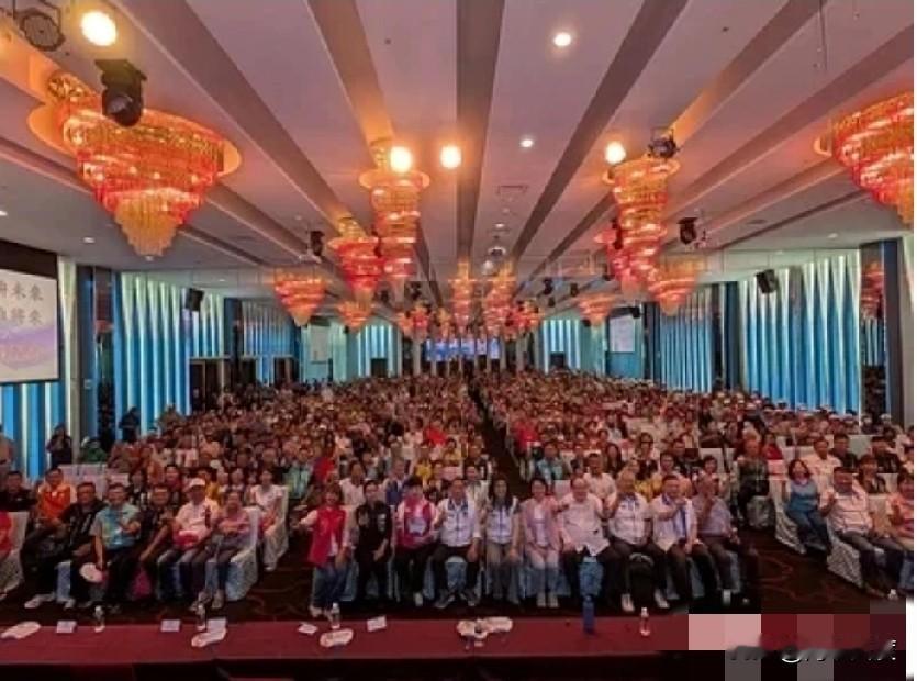 郑丽文三赴屏东辅选苏清泉，千人挤爆会场，首度回应韩国瑜飙骂傅崐萁！

郑丽文今天