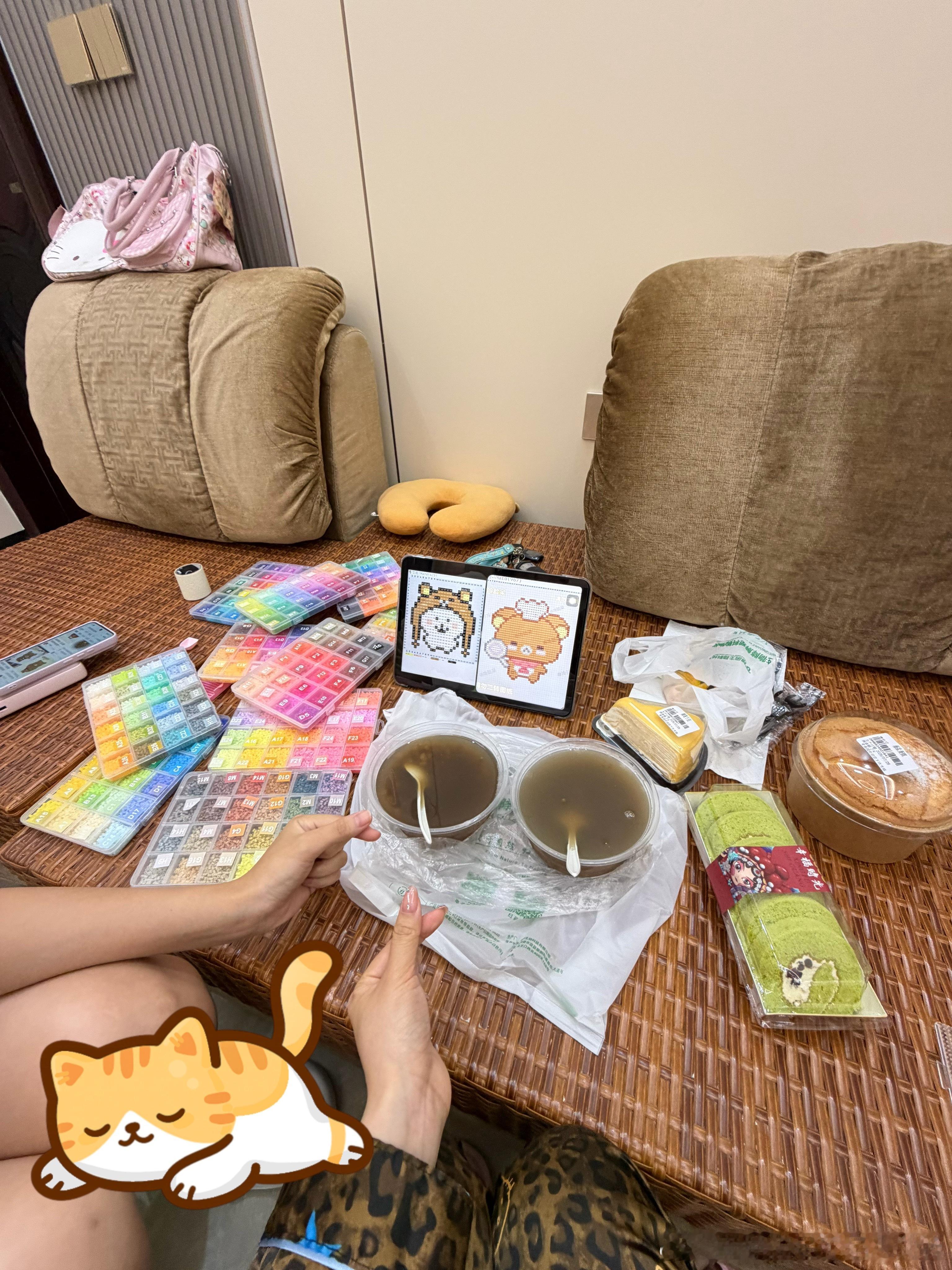 和我闺蜜从22:30拼到凌晨1:30此后再也不愿碰拼豆 ！！！现在我的腰和背都好
