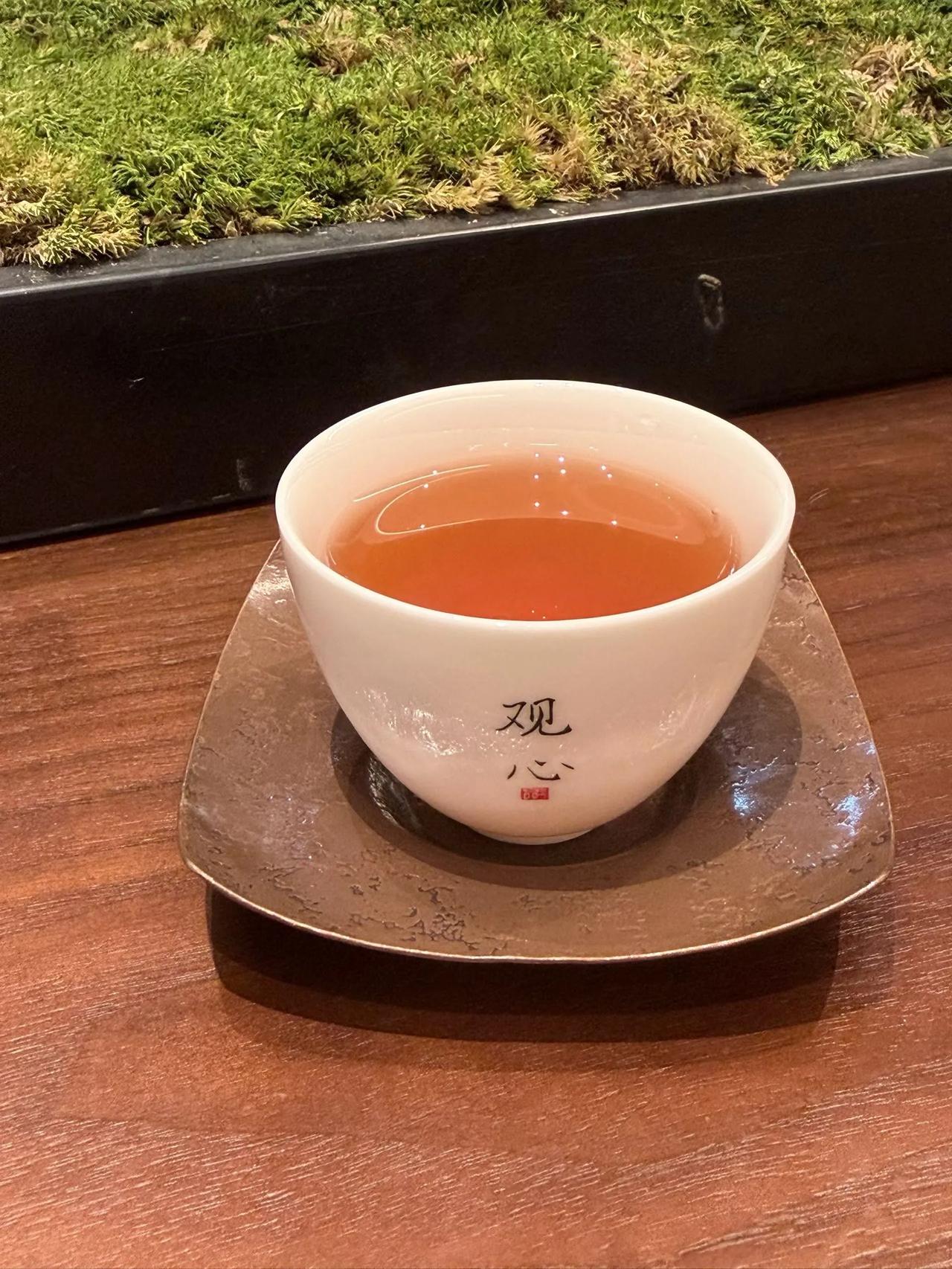 我是哪一刻突然意识到我老了？
准确来说
是我对身边一切不真切事情没了欲望时
以前