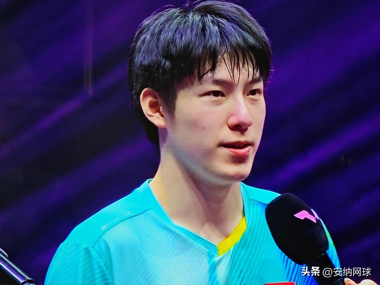 乒坛新星诞生[烟花]
19岁小将🇨🇳温瑞博4:2战胜🇯🇵张本智和，打进W