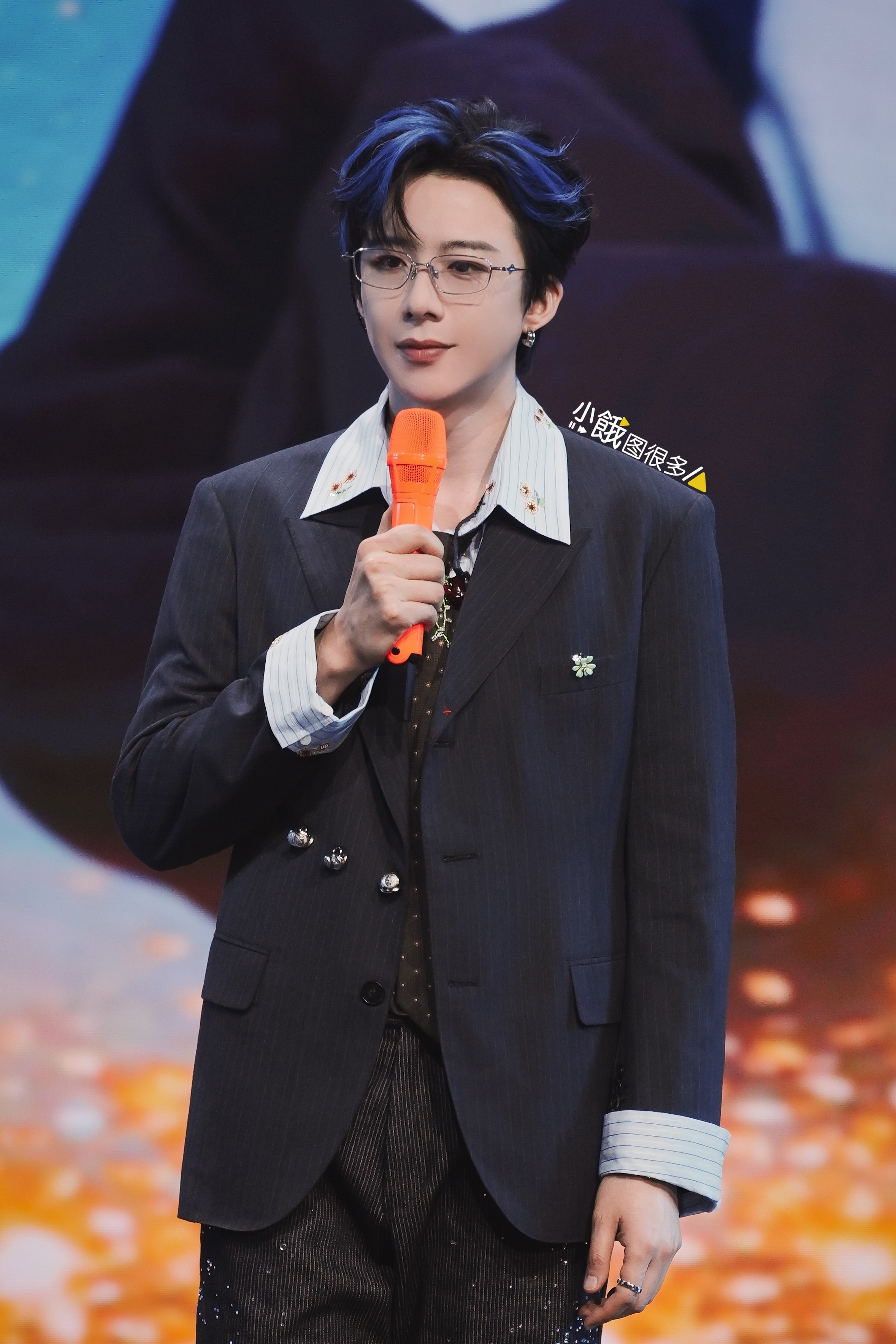 刘宇宁胸肌腹肌全给看了 20260628 补一组昨天分享会高清图集，宁哥刚立的健