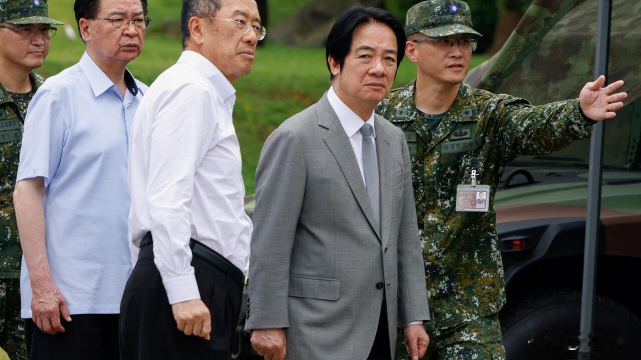 路透社16日新北消息，赖清德周二在新北市某个军事基地表示：他“不放弃”增加“国防