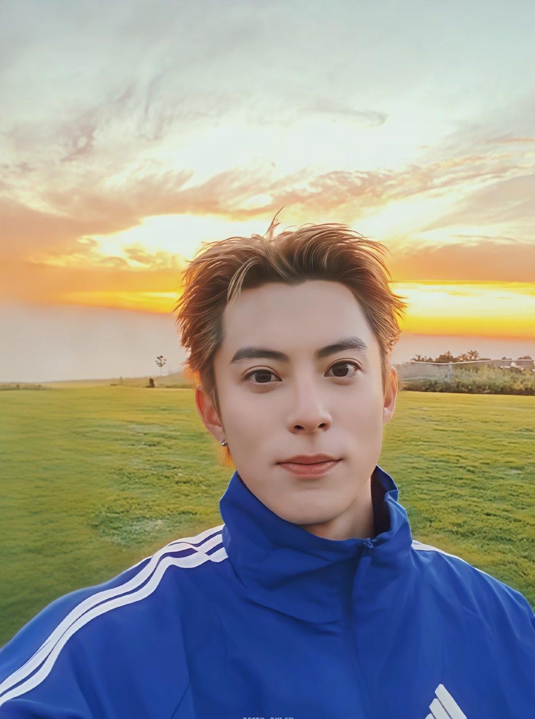 王鹤棣 whd王鹤棣被贴脸开大演唱会脱衣服名场面 whd王鹤棣被打脸只需要五秒 