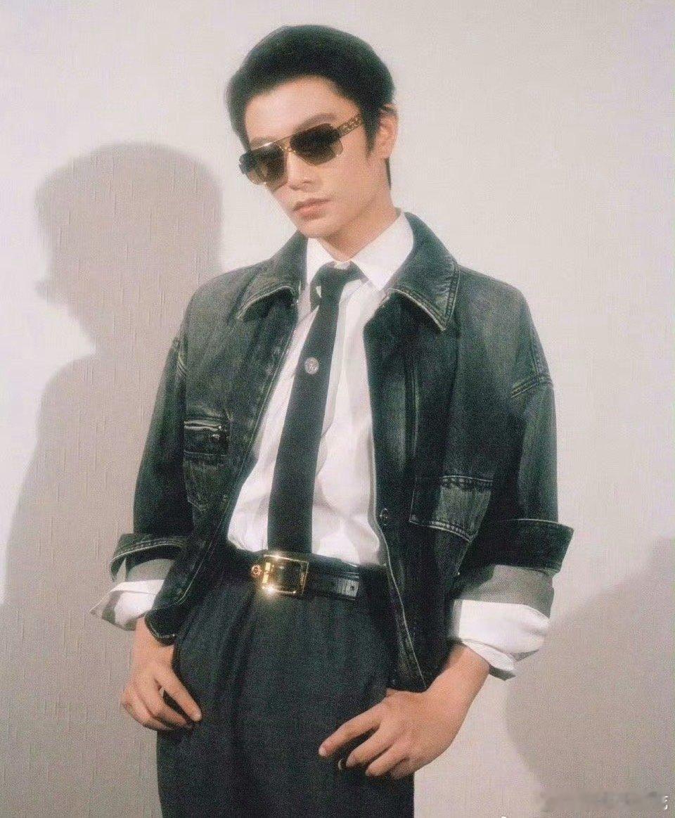 贵气无需多言！丁禹兮范思哲的最新大片来看看拍得如何[来][酷] ​​​