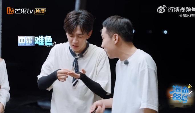 徐志胜炒鸡像演了段小品刷到徐志胜炒鸡我笑到打鸣！全程找锅和水的茬，就是不怪自己，
