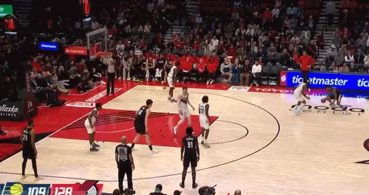 好哥们！助攻瀚森上演五佳球暴扣 韦斯利激情庆祝