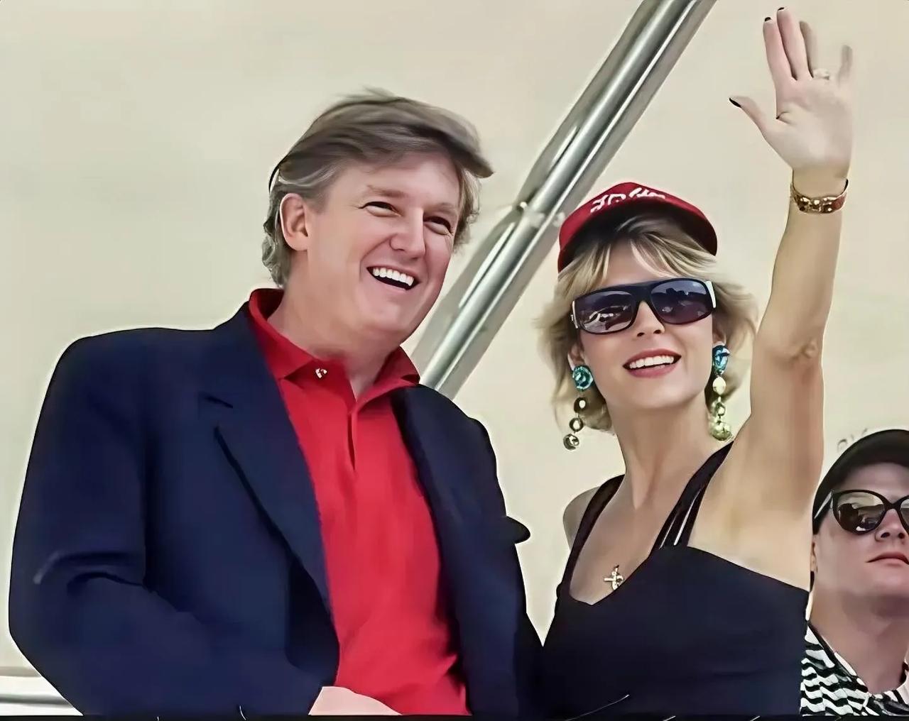 年轻时的特朗普，还是一脸正气的。
可能是感情受伤了，才出此下策对哈梅内伊突袭。