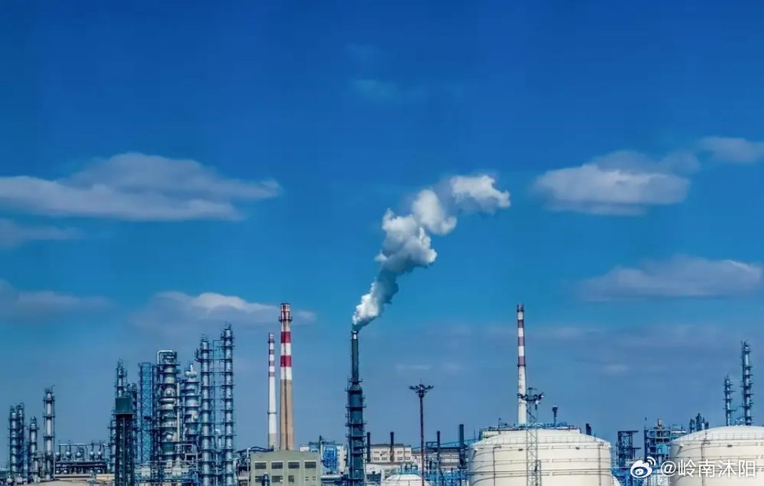 钛白粉价格连续上调，新兴需求打开新增长空间近期，国内钛白粉龙头龙佰集团发布调价通