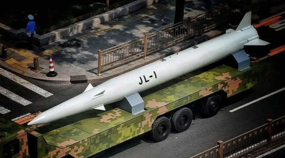 轰-6N首度挂载惊雷-1为何能震动全球？轰-20或明年正式亮相。

2025年9