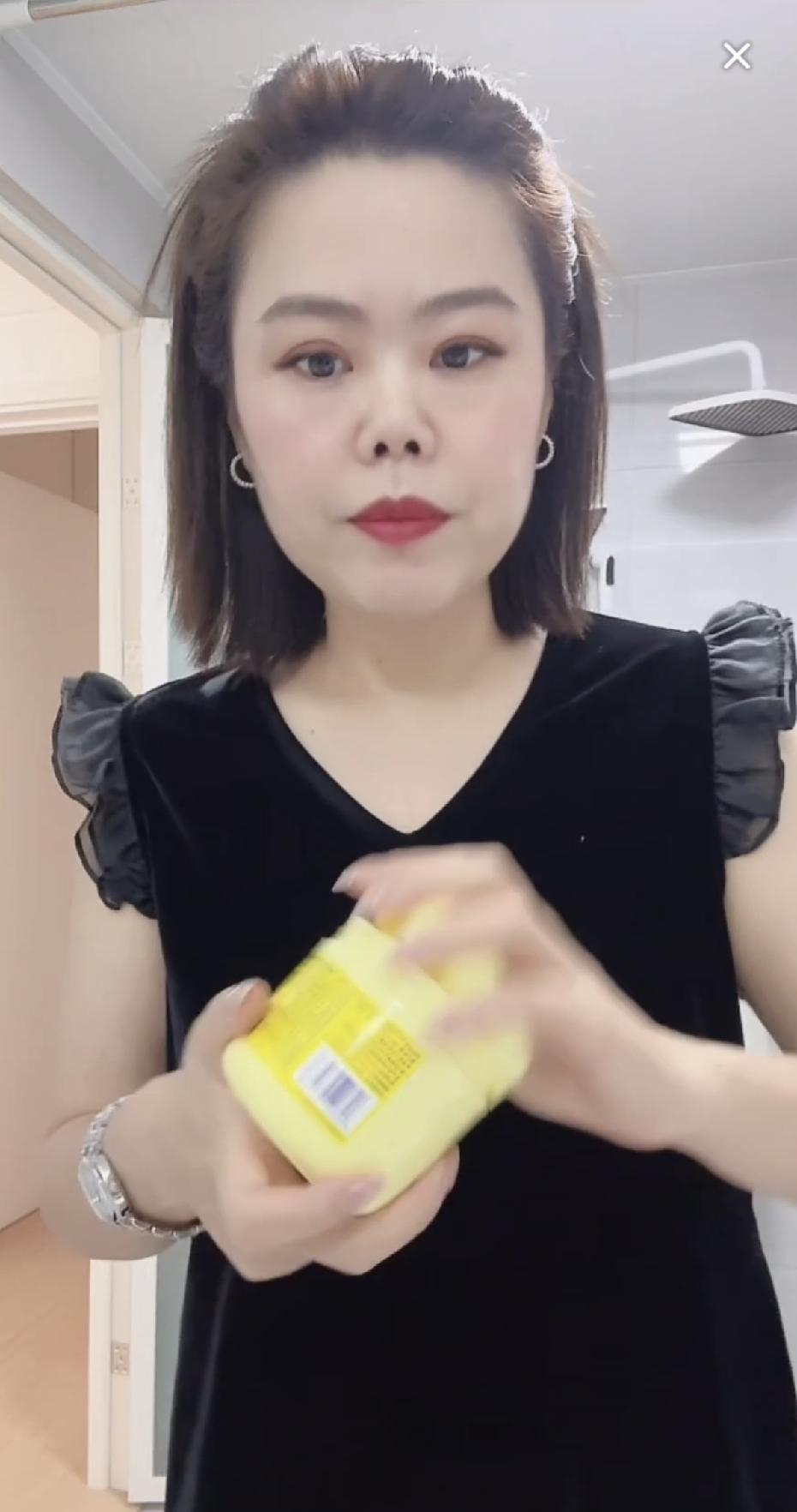 苦茶丹丹香，被大姐狂怼，瞬间黑脸！
早上直播，就吹自己以后退休金3000多，啥也