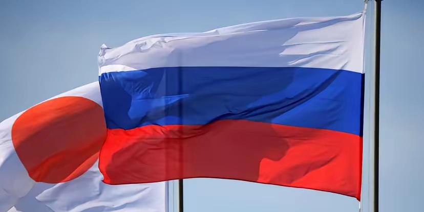 日本议员向普京转交日本首相高市早苗的信函

这操作太离谱！日本一边制裁俄罗斯，一