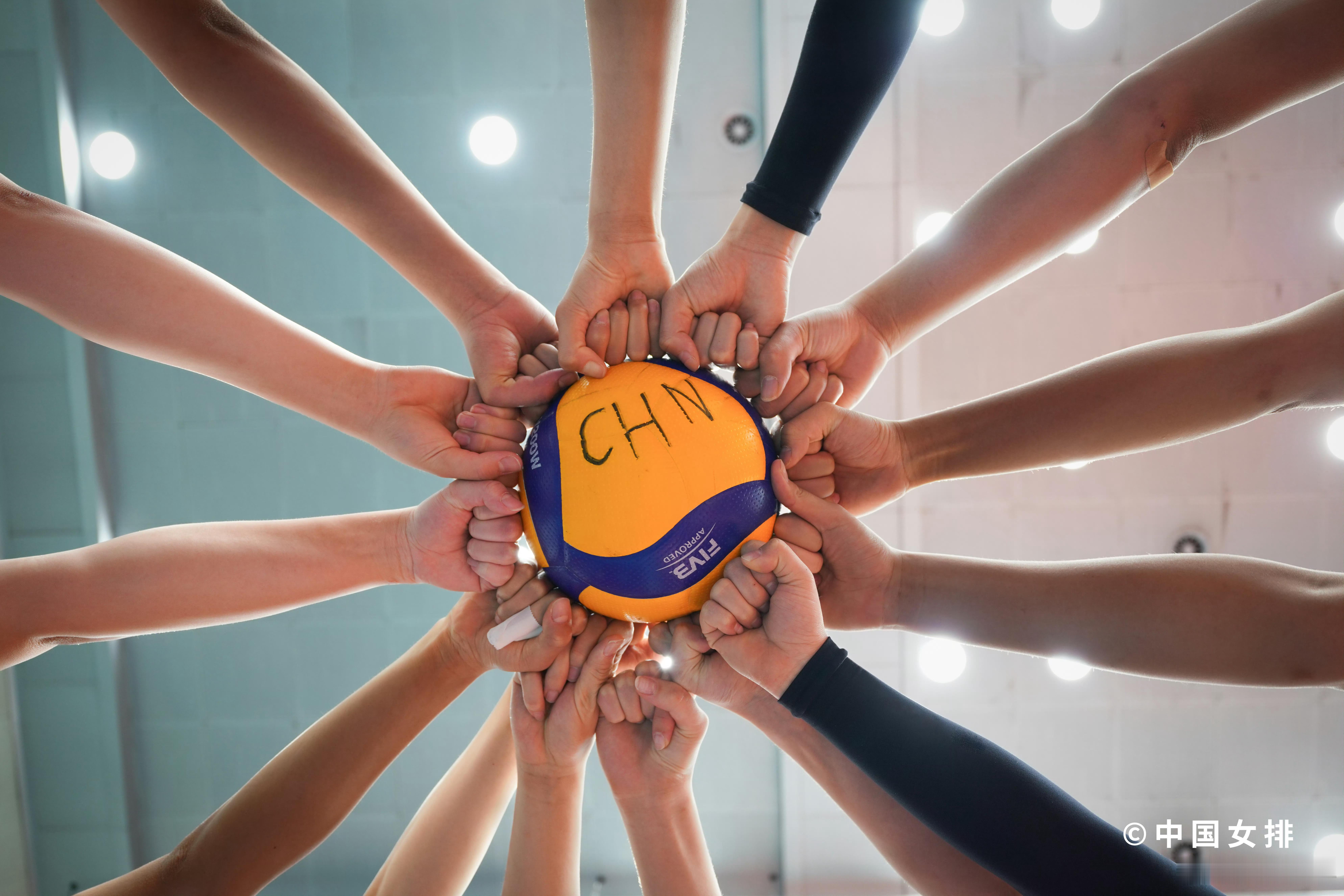 心情是: “一天一天贴近你的心❤️”完全是集训物料里最好看的一张图了💪🏻6月