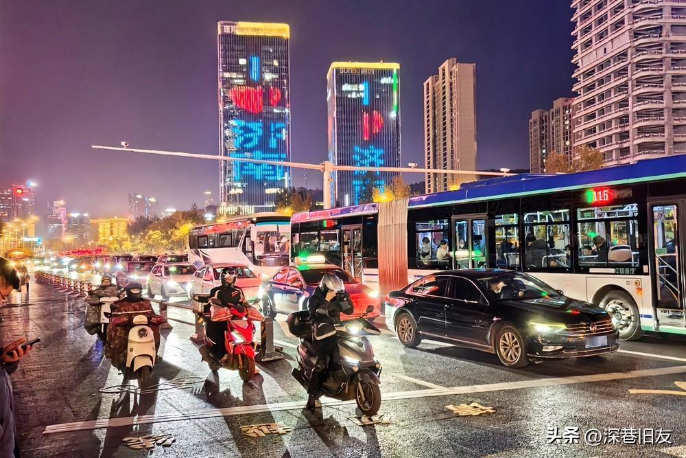 年底了，31岁的同事又被家里催婚，事情原因来自最近的政策：明年起生孩子不花钱了，