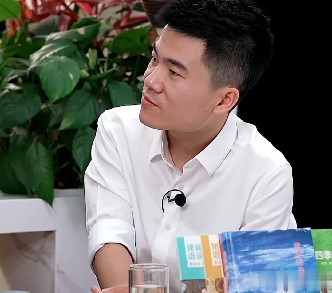我个人很欣赏董宇辉原因只有一点，因为他的出现，让我觉得，即使长相非常普通，家世普