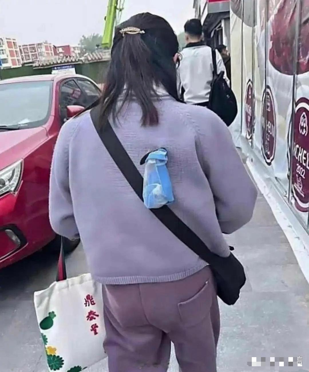 别人是巴黎世家的衣服